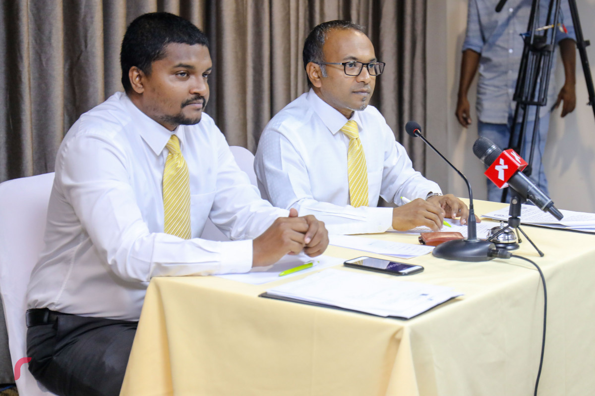 މެއި 31، 2018: އެމްޑީޕީގެ އިން މާބްލް ހޮޓެލްގައި ބޭއްވި އެ ޕާޓީގެ ގައުމީ މަޖިލީހުގެ 163 ވަނަ ޖަލްސާގައި ޕާޓީގެ ޗެއާޕަރސަން އާއި ސެކްރެޓަރީ ޖެނެރަލް -- ފޮޓޯ: މުހައްމަދު ޝަރުހާން