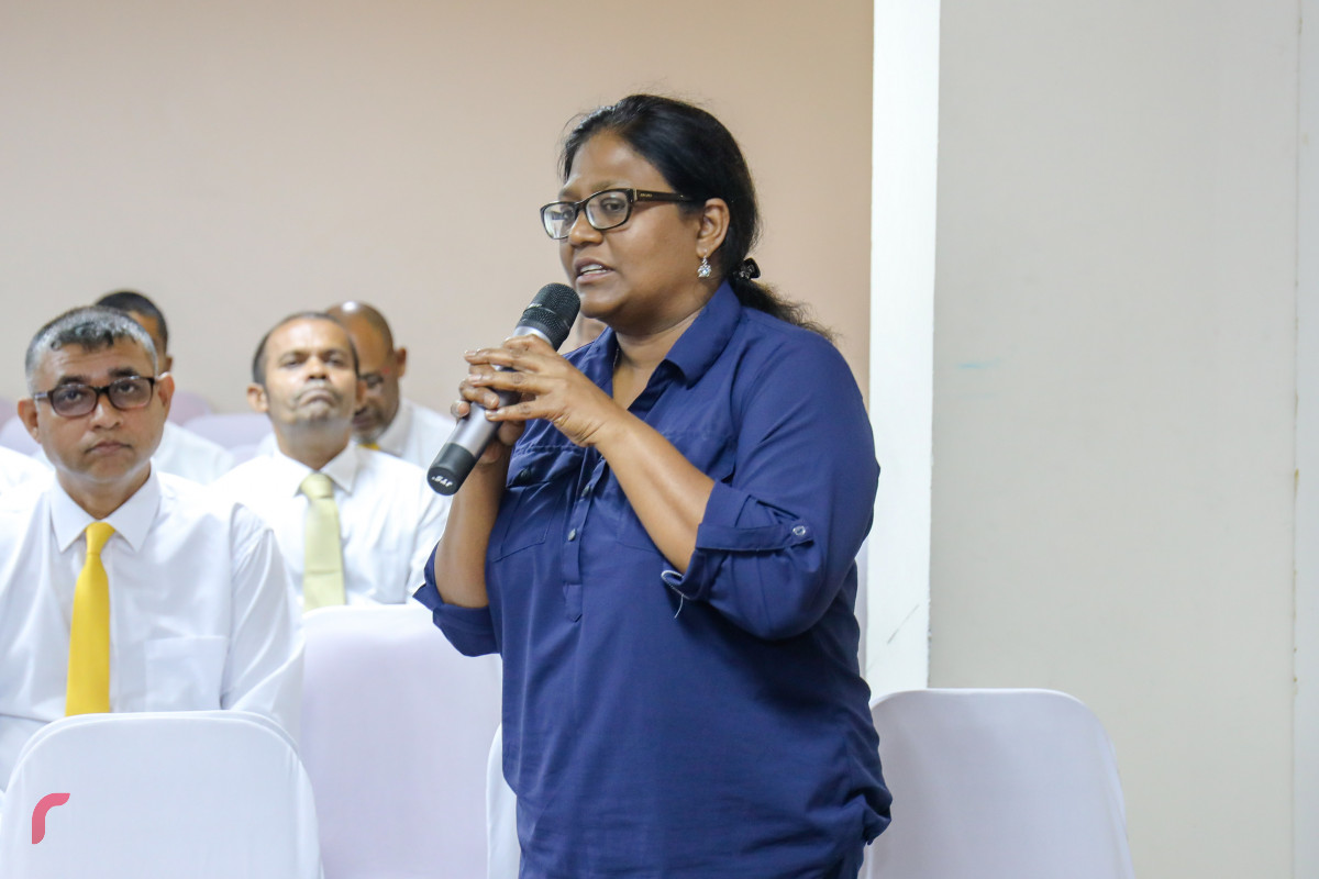 މެއި 31، 2018: އެމްޑީޕީގެ ގައުމީ މަޖިލީހުގައި މާލޭ ސިޓީގެ މޭޔަރު ޝިފާ މުޙައްމަދު ވާހަކަފުޅު ދައްކަވަނީ، ގައުމީ މަޖިލީހުގައި މެންބަރުން ވަނީ އެމްޑީޕީގެ ކޮންގްރެސް ބާއްވާނެ ތާރީޚު ކަނޑައަޅާފައި -- ފޮޓޯ: މުހައްމަދު ޝަރުހާން