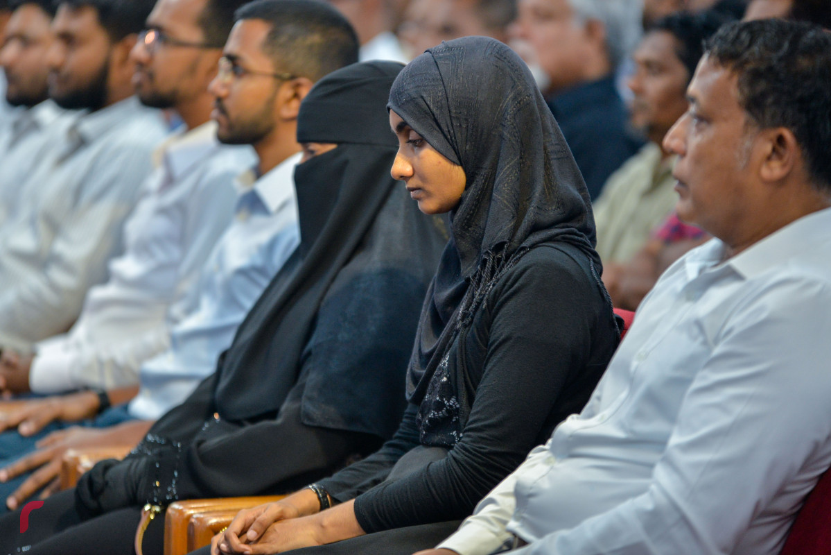 ޖޫން 1، 2018: ކުރީގެ އިސްލާމިކް މިނިސްޓަރު ޑރ އަބްދުލް މަޖީދު އަބްދުލް ބާރީގެ ހަނދާނުގައި، އިސްލާމީ މަރުކަޒުގައި ބޭއްވި ތައުބީރުގެ ޖަލްސާގައި ޑރ އަބްދުލް މަޖީދު އަބްދުލްބާރީ އާއި މަޖީދުގެ ބައެއް ބޭފުޅުން ވަނީ ބައިވެރިވެ ވަޑައިގެންފައި -- ފޮޓޯ: މުހައްމަދު ޝަރުހާން / ރާއްޖެ އެމްވީ