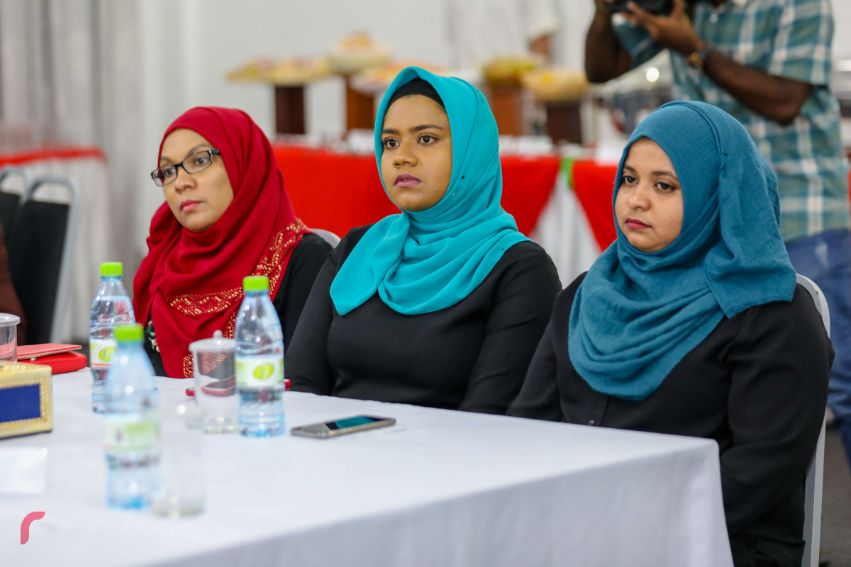 ޖޫން 8، 2018: ރިޔާސީ އިންތިހާބު ބާއްވާނެ ދުވަސް އިއުލާންކުރުމަށް ބޭއްވި ޖަލްސާގެ ތެރެއިން، ވޯޓާރސް ލިސްޓުގައި ސޮއިކުރުމުގެ ފުރުސަތު 31 ޖުލައިގައި ހުޅުވާލައި، ކެނޑިޑޭޓުންގެ މަންދޫބބުންނަށް ވޯޓާރސް ލިސްޓުގައި ސޮއިިކުރުމުގެ ފުރުސަތު ތިން ދުވަހަށްދޭނެ. -- ފޮޓޯ: މުހައްމަދު ޝަރުހާން / ރާއްޖެ އެމްވީ