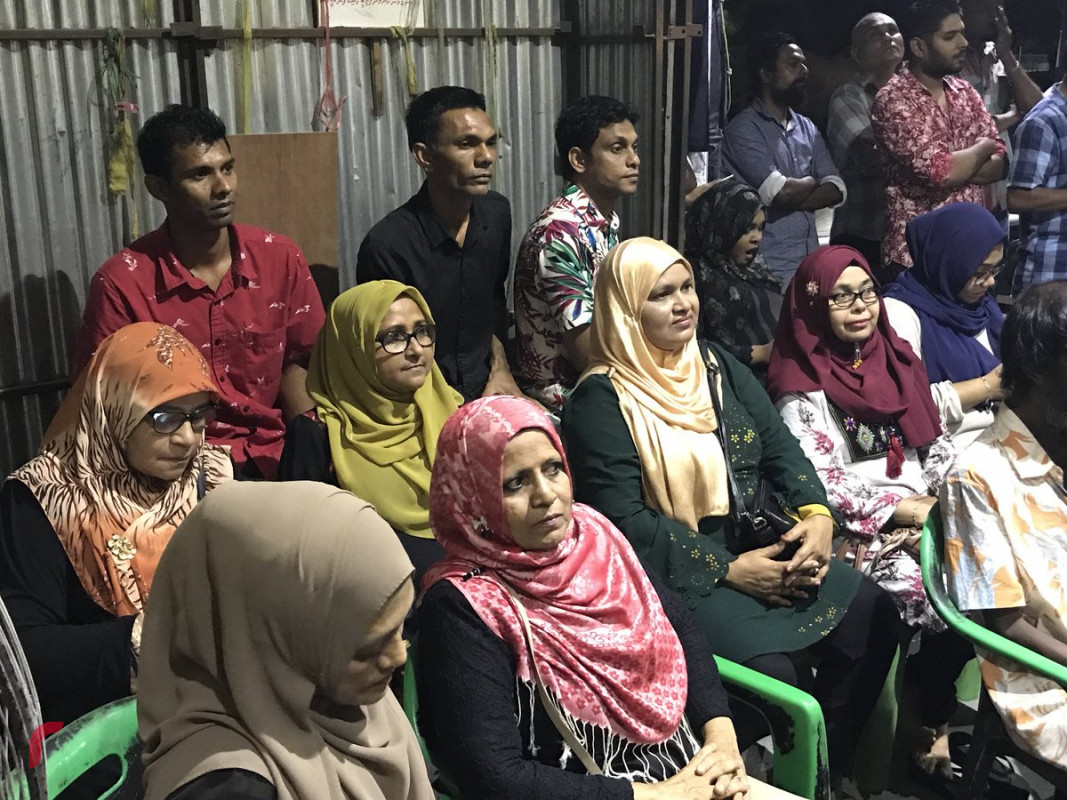 ޖޫން 8، 2018 : ޖަޒީރާ ރައިސް ކެމްޕެއިން ޕޯސްޓަރު ލޯންޗް ކުރުމަށް އެމްޑީޕީ ހަރުގޭގައި ބެއްވި ޖަލްސާގެ ތެރެއިން، މި ޖަލްސާގައި އެމްޑިޕީގެ އިސް ސަފުގައި މަސައްކަތް ކުރައްވާ ގިނަ އަދަދެއްގެ ބޭފުޅުންނާއި ސަޕޯޓަރުން ވަނީ ބައިވެރިވެ ވަޑައިގެންފައި