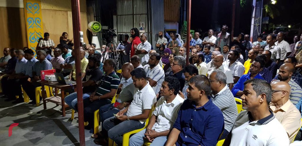 ޖޫން 8، 2018 : ޖަޒީރާ ރައިސް ކެމްޕެއިން ޕޯސްޓަރު ލޯންޗް ކުރުމަށް އެމްޑީޕީ ހަރުގޭގައި ބެއްވި ޖަލްސާގެ ތެރެއިން، މި ޖަލްސާގައި އެމްޑިޕީގެ އިސް ސަފުގައި މަސައްކަތް ކުރައްވާ ގިނަ އަދަދެއްގެ ބޭފުޅުންނާއި ސަޕޯޓަރުން ވަނީ ބައިވެރިވެ ވަޑައިގެންފައި