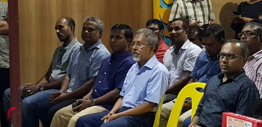 ޖޫން 8، 2018 : ޖަޒީރާ ރައިސް ކެމްޕެއިން ޕޯސްޓަރު ލޯންޗް ކުރުމަށް އެމްޑީޕީ ހަރުގޭގައި ބެއްވި ޖަލްސާގެ ތެރެއިން، މި ޖަލްސާގައި އެމްޑިޕީގެ އިސް ސަފުގައި މަސައްކަތް ކުރައްވާ ގިނަ އަދަދެއްގެ ބޭފުޅުންނާއި ސަޕޯޓަރުން ވަނީ ބައިވެރިވެ ވަޑައިގެންފައި