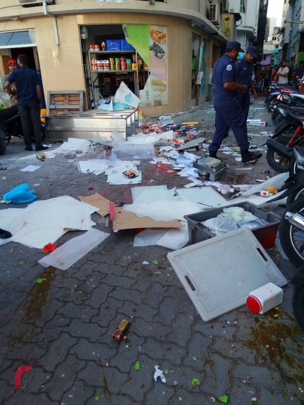 ޖޫން 9، 2018: އަޑިޕާކު ސަރަހައްދުގައި ހުންނަ ޝެލްބީން ބޭކަރީގައި ގޭސް ހޮޅިއެއް ގޮވައި ހިނގި ހާދިސާގެ ސަބަބުން ބޭކަރީގައި ހުރި ބައެއް ތަކެތި އެ ސަރަހައްދަށް ބުރައިގެންގޮސްފައި، މި ހާދިސާގައި 3 މީހަކަށް އަނިޔާވެފައިވާއިރު އެކަކަށް ސީރިއަސް އަނިޔާވެފައިވާކަމަށް މައުލޫމާތުވަނީ ދީފައި