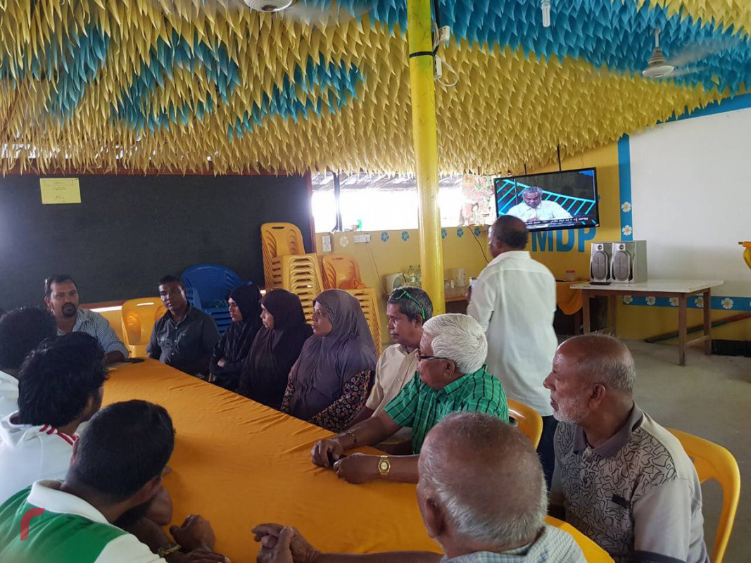 ޖޫން 10، 2018: ބިލެއްދޫ ދާއިރާގެ މަޖިލިސް ކުރިއަށްގެންދަނީ. މި ބައްދަލުވުންތަކުގައި ކުރިއަށްއޮތް ރިޔާސީ އިންތިހާބުގައި އަމަލު ކުރާނެ ގޮތްތަކާއި ގުޅޭގޮތުން މަޝްވަރާކޮށްފައިވޭ