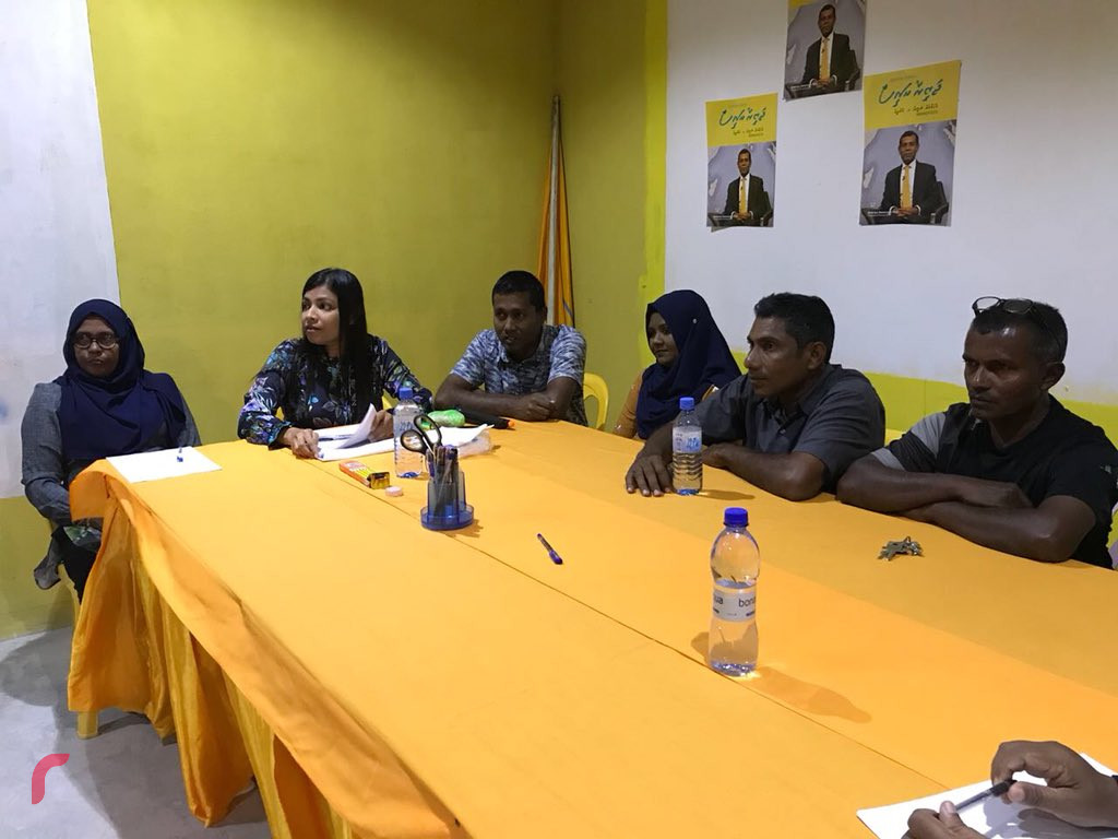 ޖޫން 10، 2018: އައްޑޫ މީދޫ ދާއިރާގެ މަޖިލިސް ކުރިއަށްގެންދަނީ: މި ބައްދަލުވުންތަކުގައި ކުރިއަށްއޮތް ރިޔާސީ އިންތިހާބުގައި އަމަލު ކުރާނެ ގޮތްތަކާއި ގުޅޭގޮތުން މަޝްވަރާކޮށްފައިވޭ