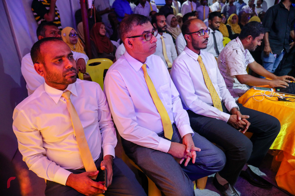 ޖޫން 14، 2018 : އެމްޑިޕީގެ "ޖަޒީރާ ރާއްޖެ" ކެމްޕެއިން ލޯންޗް ކުރުމަށް ހަރުގޭގައި ބޭއްވި ރަސްމިއްޔާތުގެ ތެރެއިން، މި ރަސްމިއްޔާތުގައި އެޕާޓީގެ ގައުމީ މަޖިލީހުގެ ގިނަ އަދަދެއްގެ މެމްބަރުން ބައިވެރިވެވަޑައިގެންނެވި -- ފޮޓޯ: މުހައްމަދު ޝަރުހާން