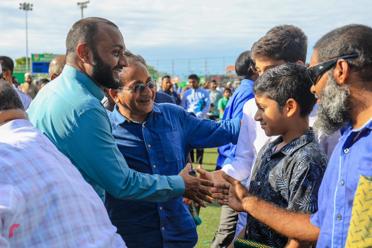 ޖޫން 15، 2018: 1439 ވަނަ އަހަރުގެ ފިތުރު ޢީދު ނަމާދު މާފަންނު ސްޓޭޑިއަމްގައި ކުރަނީ، ބޮޑު ޖަމާއަތުގައި ގިނަ އަދަދެއްގެ މީހުން ވަނީ ބައިވެރިވެފައި -- ފޮޓޯ: މުހައްމަދު ޝަރުހާން / ރާާއްޖެ އެމްވީ