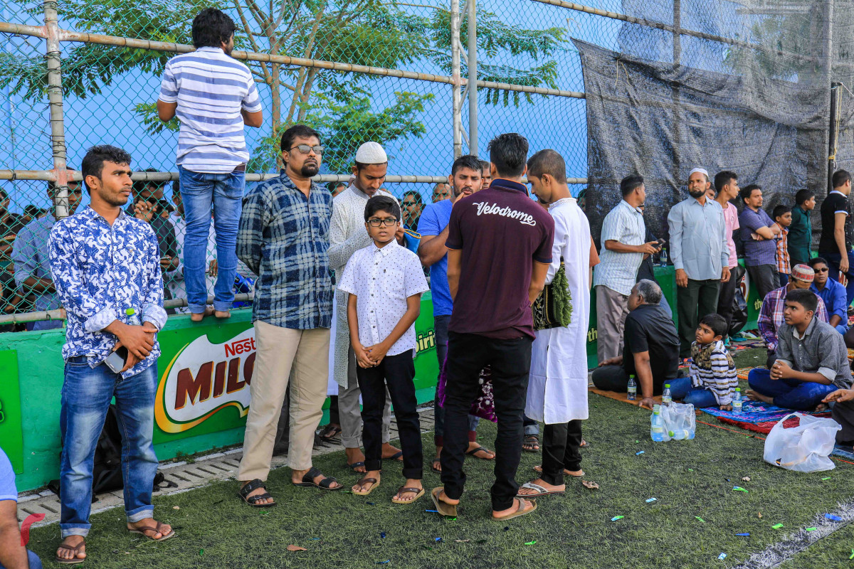 ޖޫން 15، 2018: 1439 ވަނަ އަހަރުގެ ފިތުރު ޢީދު ނަމާދު މާފަންނު ސްޓޭޑިއަމްގައި ކުރަނީ، ބޮޑު ޖަމާއަތުގައި ގިނަ އަދަދެއްގެ މީހުން ވަނީ ބައިވެރިވެފައި -- ފޮޓޯ: މުހައްމަދު ޝަރުހާން / ރާާއްޖެ އެމްވީ