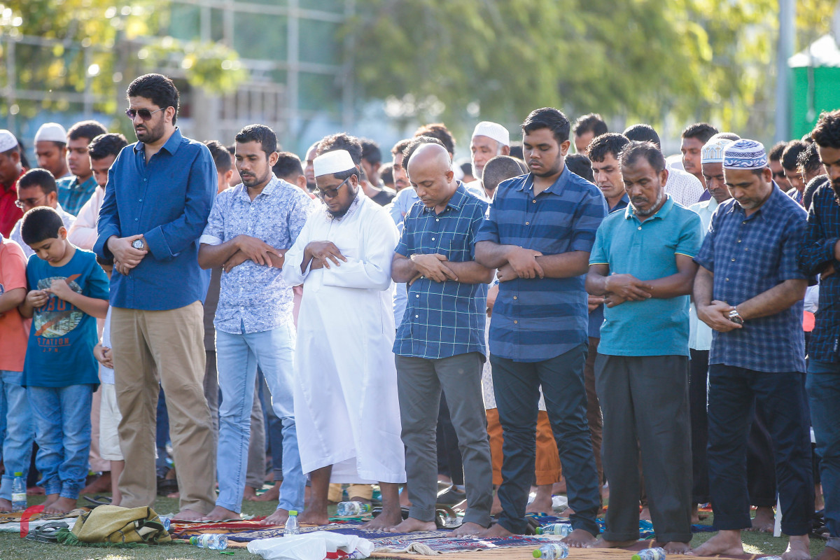 ޖޫން 15، 2018: 1439 ވަނަ އަހަރުގެ ފިތުރު ޢީދު ނަމާދު މާފަންނު ސްޓޭޑިއަމްގައި ކުރަނީ، ބޮޑު ޖަމާއަތުގައި ގިނަ އަދަދެއްގެ މީހުން ވަނީ ބައިވެރިވެފައި -- ފޮޓޯ: މުހައްމަދު ޝަރުހާން / ރާާއްޖެ އެމްވީ