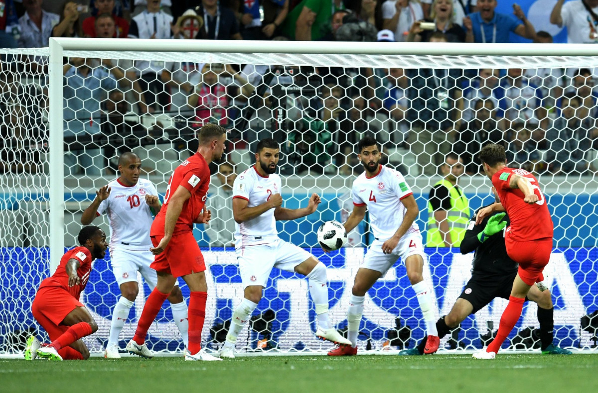 ފީފާ ވާރލްޑް ކަޕްގް ގްރޫޕް ޖީގައި އިނގިރޭސިވިލާތާއި ޓިއުނީޝީއާ ކުޅުނު މެޗުގެ ތެރެއިން އިނގިރޭސިވިލާތުގެ ޖޯން ސްޓޯންސް ހަމަލާއެއް ފޮނުވާލަނީ. މިމެޗުގެ ކުރިން މި ދެ ޓީމު ވާރލްޑް ކަޕެއްގައި ކުޅުނު 1998 ވަނަ އަހަރު ފްރާންސްގައި ބޭއްވި ވާރލްޑް ކަޕްގައި.