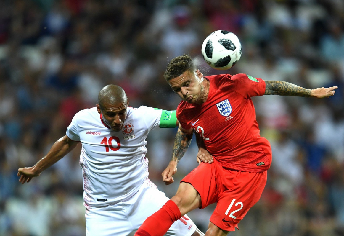 ފީފާ ވާރލްޑް ކަޕްގް ގްރޫޕް ޖީގައި އިނގިރޭސިވިލާތާއި ޓިއުނީޝީއާ ކުޅުނު މެޗުގެ ތެރެއިން އިނގިރޭސިވިލާތުގެ ކައިލް ވޯކަރ  ބޯލުން ޖަހާއިރު އޭނާއެއެކު ޓިއުނީޝިއާގެ ކެޕްޓަން ބޯޅައަށް މަސައްކަތްކުރަނީ. މި މެޗުގައި ވޯކަރ ގެ ސަބަބުން ޓިއުނީޝިއާއަށް ޕެނަލްޓީއެއް ލިބުނު ނަމަވެސް އެޓީމަށް މެޗު ކާމިޔާބުކުރެވިފައެއް ނުވޭ. މި މެޗު 2-1 ގެ ނަތީޖާއަކުން ކާމިޔާބުކުރީ އިނގިރޭސިވިލާތް