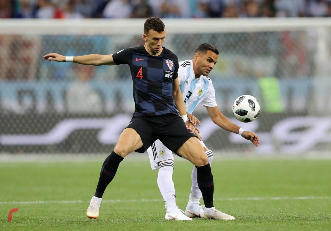 ގްރޫޕް ޑީގައި އާޖެންޓީނާ އަދި ކްރޮއޭޝިއާ ކުޅުނު މެޗުގެ ތެރެއިން ކްރޮއޭޝިއާގެ ޕެރިސިޗް އަދި އާޖެންޓީނާގެ މަކާޑޯ ބޯޅައަށް މަސައްކަތްކުރަނީއެވެ. މި މެޗު 3-0 ގެ ނަތީޖާއަކުން ކާމިޔާބުކުރީ ކްރޮއޭޝިއާއެވެ. މި މެޗުން މޮޅުވުމާއެކު ކްރޮއޭޝިއާއިން ވަނީ ދެވަނަ ބުރުގެ ޖާގައެއް ޔަގީންކޮށްފައެވެ. ހަމައެހެންމެ މުބާރާތުގައި އިތުރަށް ކުރިޔަށް ދިޔުމުގެ އަމިއްލަ ބާރު އާޖެންޓީނާއަށް ވަނީ ގެއްލިފައެވެ.