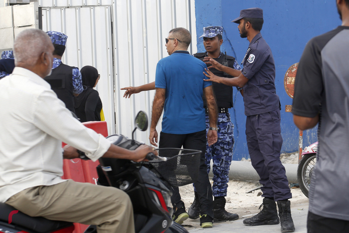 ހަރަކާތުގެ ބައިވެރިން ފަހަތަށް ޖައްސަން ފެށީ އެ މީހުން ހައްޔަރު ކުރުމަށްފަހުއެވެ.