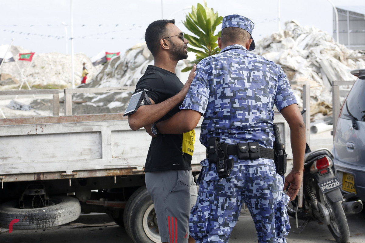 ޖަޒީރާ ދުވުމުން ހައްޔަރު ކުރި ފަސް މީހުން ދޫކޮށްލާފައި ވަނީ ހުކުރު ދުވަހުގެ ހަވީރު 5:30 އެހާކަންހާއިރުއެވެ