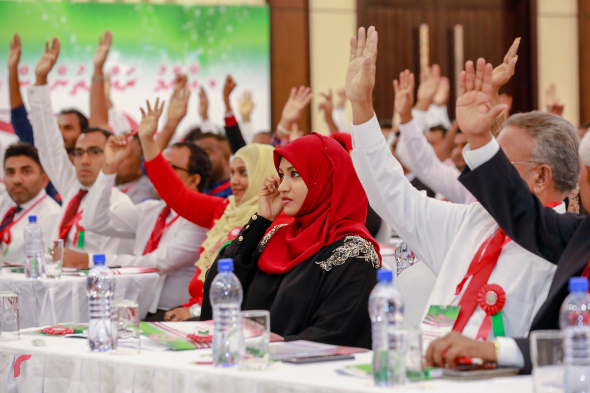 ޖުމްހޫރީ ޕާޓީގެ ކޮންގްރެސްގެ ތެރެއިން: ކޮންގްރެސްގެ ފަހުން ގިނަ ބައްދަލުވުންތަކެއް އެޕާޓީން ދަނީ ބާއްވަމުން