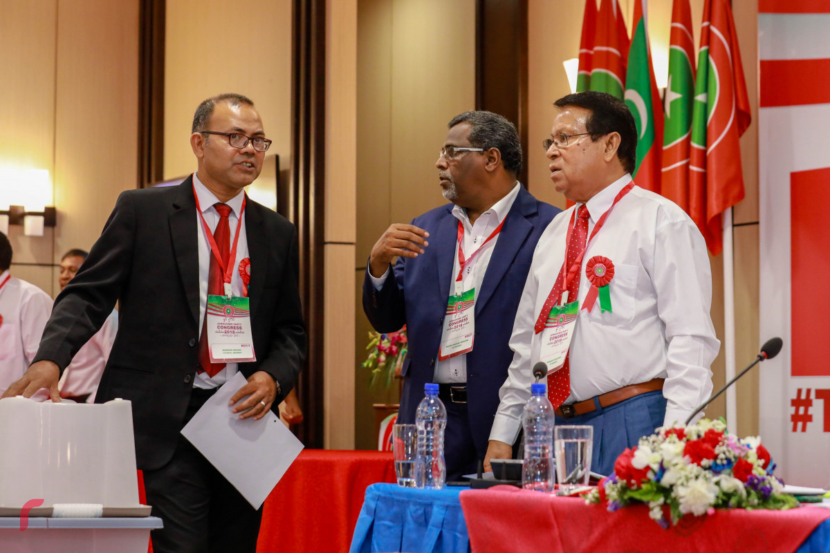 ޖޫން 22، 2018: ޖުމްހޫރީ ޕާޓީގެ ކޮންގްރެސްގެ ތެރެއިން. އެޕާޓީގެ ތިންވަނަ ކޮންގްރެސް ބާއްވާފައިވަނީ ޕެރަޑައިސް އައިލެންޑް ރިސޯޓުގައި. މި ކޮންގްރެސްގައި ޖުމްލަ 400 މަންދޫބުން ބައިވިއިރު 30 މަޤާމަކަށް ބޭފުޅުން އިންތިޚާބު ކޮށްފައިވޭ.