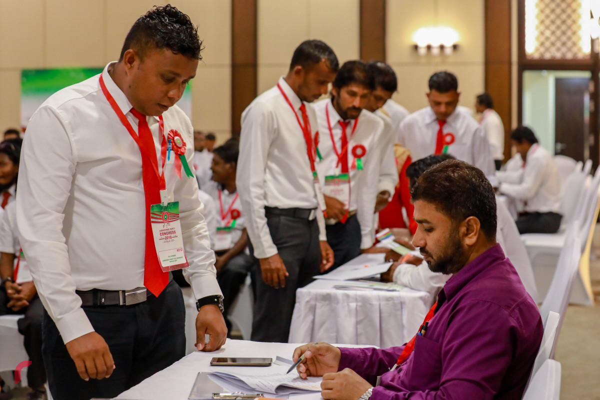 ޖޫން 22، 2018: ޖުމްހޫރީ ޕާޓީގެ ކޮންގްރެސްގެ ތެރެއިން ވޯޓް ލުމަށް މަންދޫބަކު ތައްޔާރުވަނީ. މި އިންތިޚާބުގައި ޕާޓީގެ ރައީސާއި، ނައިބު ރައީސާއި، ނާއިބު ލީޑަރުންނާއި ކައުންސިލް މެންބަރުންނާއި، އަންހެނުންގެ ލީގާއި ޒުވާނުންގެ ލީގުގެ އިސް މަޤާމުތަކަށް މީހުން އިންތިޚާބުކޮށްފައިވޭ