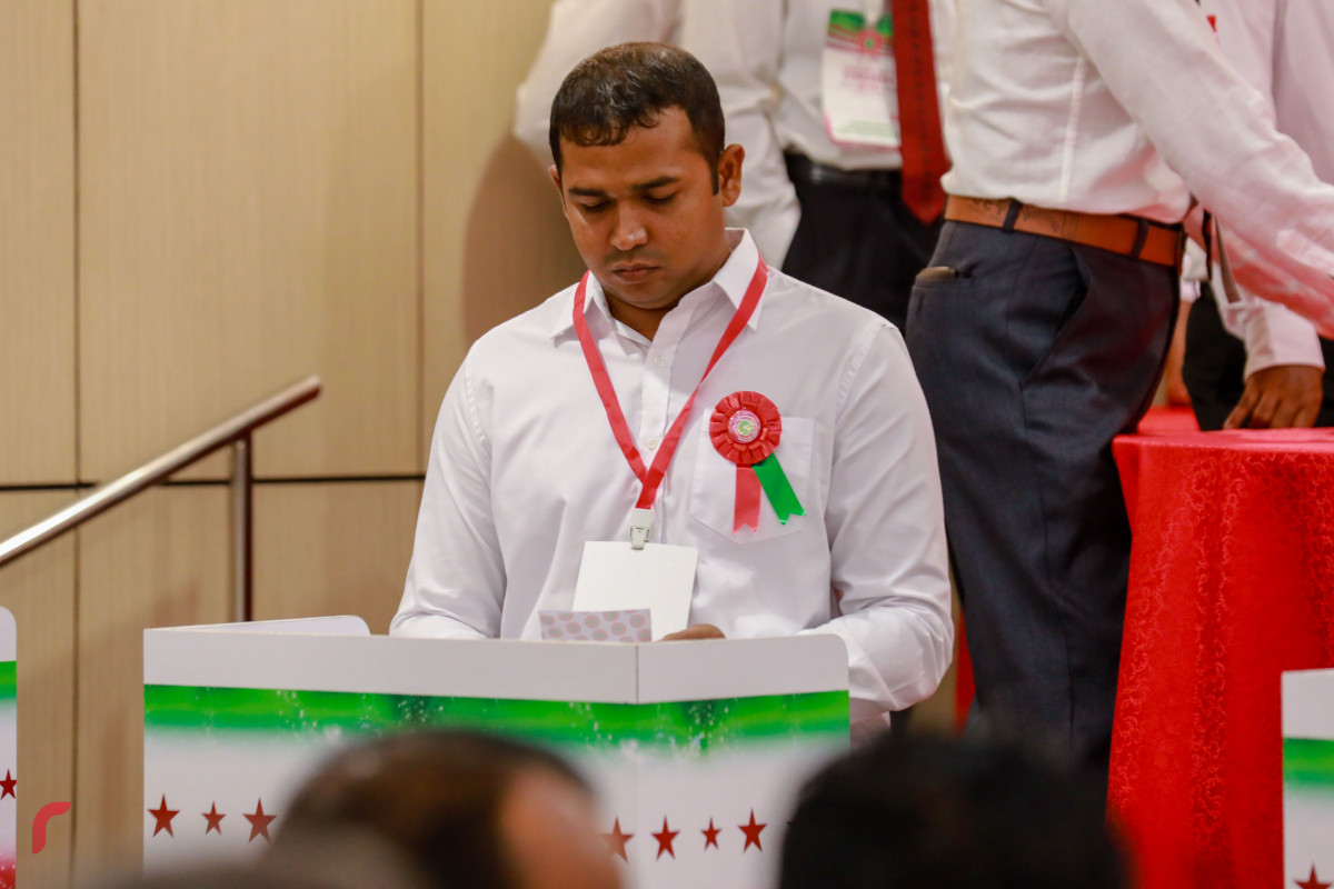 ޖޫން 22، 2018: ޖުމްހޫރީ ޕާޓީގެ ކޮންގްރެސްގެ ތެރެއިން މަންދޫބަކު ވޯޓް ލައްވަނީ. މި އިންތިޚާބުގައި އެ ޕާޓީގެ އަންހެނުންގެ ލީގުގެ ރައީސާގެ މަޤާމަށް ވަލީދާ ވަލީދު އިންތިޚާބު ކޮށްފައިވާއިރު، ޒުވާނުންގެ ލީގުގެ ރައީސްކަމުގެ މަޤާމަށް އިންތިޚާބު ކޮށްފައިވަނީ އައްސަދު ރިޒާ.