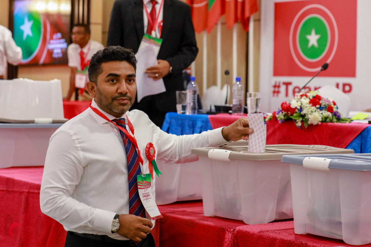 ދާދިފަހުން ބޭއްވި ޖުމްހޫރީ ޕާޓީގެ ކޮންގްރެސްގައި އަމީން ވޯޓް ލައްވަނީ