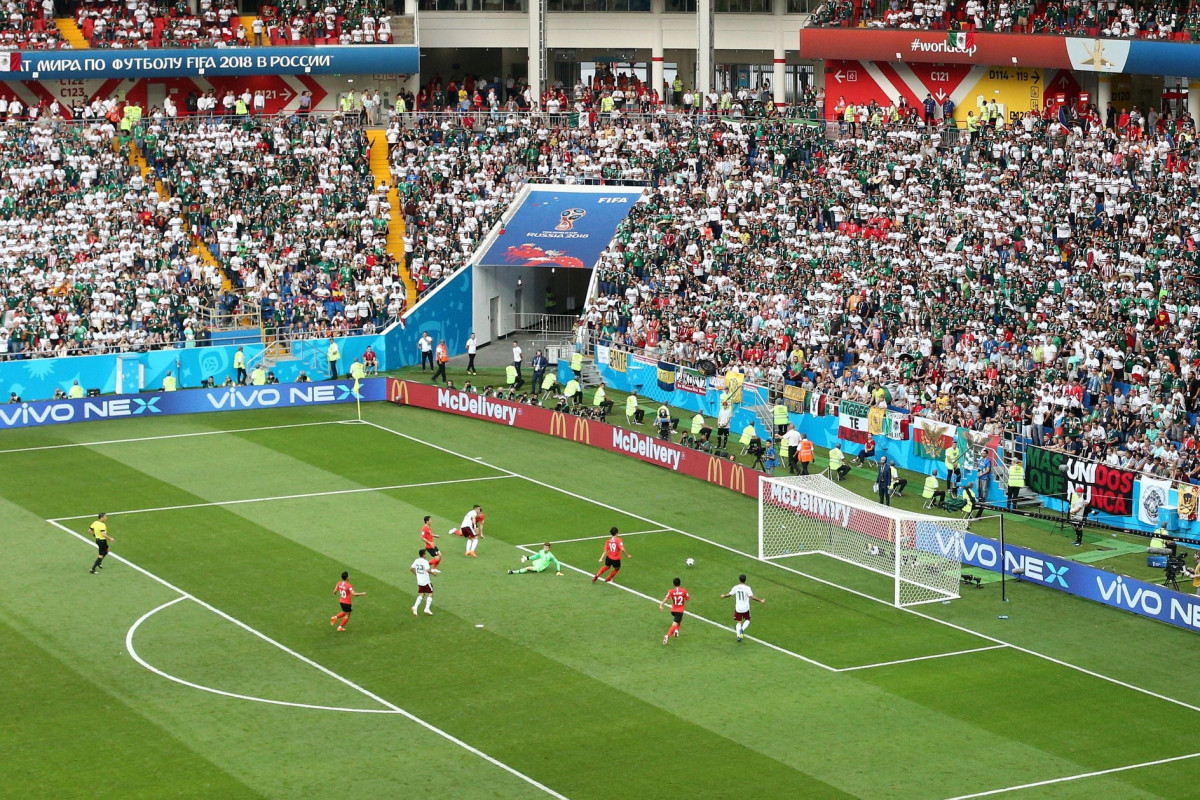 ގްރޫޕް އެފްގެ ފުރަތަމަ މެޗުގައި މެކްސިކޯ އަދި ދެކުނު ކޮރެއާ ކުޅުނު މެޗުގެ ތެރެއިން މެކްސިކޯގެ ހަވިޔާ ހަނާންޑޭޒް (ޗިޗަރީތޯ) ލަނޑު ޖަހަނީއެވެ. މި މެޗު 2-1 އިން ކާމިޔާބުކުރީ މެކްސިކޯއެވެ. ޗިޗަރީތޯ ވެގެންދިޔައީ ތިން ވާރލްޑް ކަޕެއްގައި މެކްސިކޯއަށް ލަނޑު ޖަހައިދިން ތިންވަނަ ކުޅުންތެރިޔާއަށެވެ. މިއީ ޗިޗަރީތޯ މެކްސިކޯއަށް ޖަހައިދިން 50 ވަނަ ލަނޑެވެ. އޭނާ ވެގެންދިޔައީ ގައުމީ ޓީމަށް 50 ލަނޑު ޖަހައިދިން ފުރަތަމަ ކުޅުންތެރިޔާއަށެވެ.