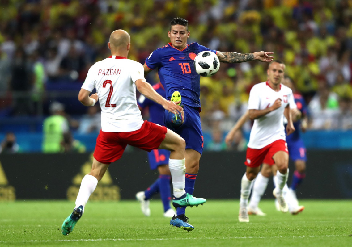 ގްރޫޕް އެޗްގައި ކޮލޮމްބިއާ އަދި ޕޮލެންޑް ކުޅުނު މެޗުގެ ތެރެއިން ހަމޭސް ރޮޑްރިގޭޒް ޕޮެލެންޑްގެ ކުޅުންތެރިޔެއް ކައިރިން ނައްޓާލަން މަސައްކަތްކުރަނީއެވެ. މި މެޗު 3-0 ގެ ނަތީޖާއަކުން ކާމިޔާބުކުރީ ކޮލޮމްބިއާއެވެ. މި މެޗާއެކު ޕޮލެންޑް ވެގެންދިޔައީ މިފަހަރުގެ ވާރލްޑް ކަޕްއިން ކެޓި ޔޫރަޕަށް ނިސްބަތްވާ ފުރަތަމަ ޓީމަށެވެ.