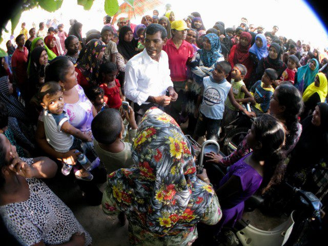 އެމްޑީޕީ އިން ޑިސެމްބަރު 2005 ގައި ކުރިއަށްގެންދިޔަ ޖަލްސާއެއްގައި އެމްޑީޕީގެ ރައީސް މުހައްމަދު ނަޝީދު ވާހަކަ ދައްކަވަނީ: އެމްޑީޕީއަށް 13 އަހަރު ވެފައިވާއިރު މިއީ މިހާތަނަށް ރާއްޖޭގައި އުފެދުނު އެންމެ ވަރުގަދަ ސިޔާސީ ޕާޓީ