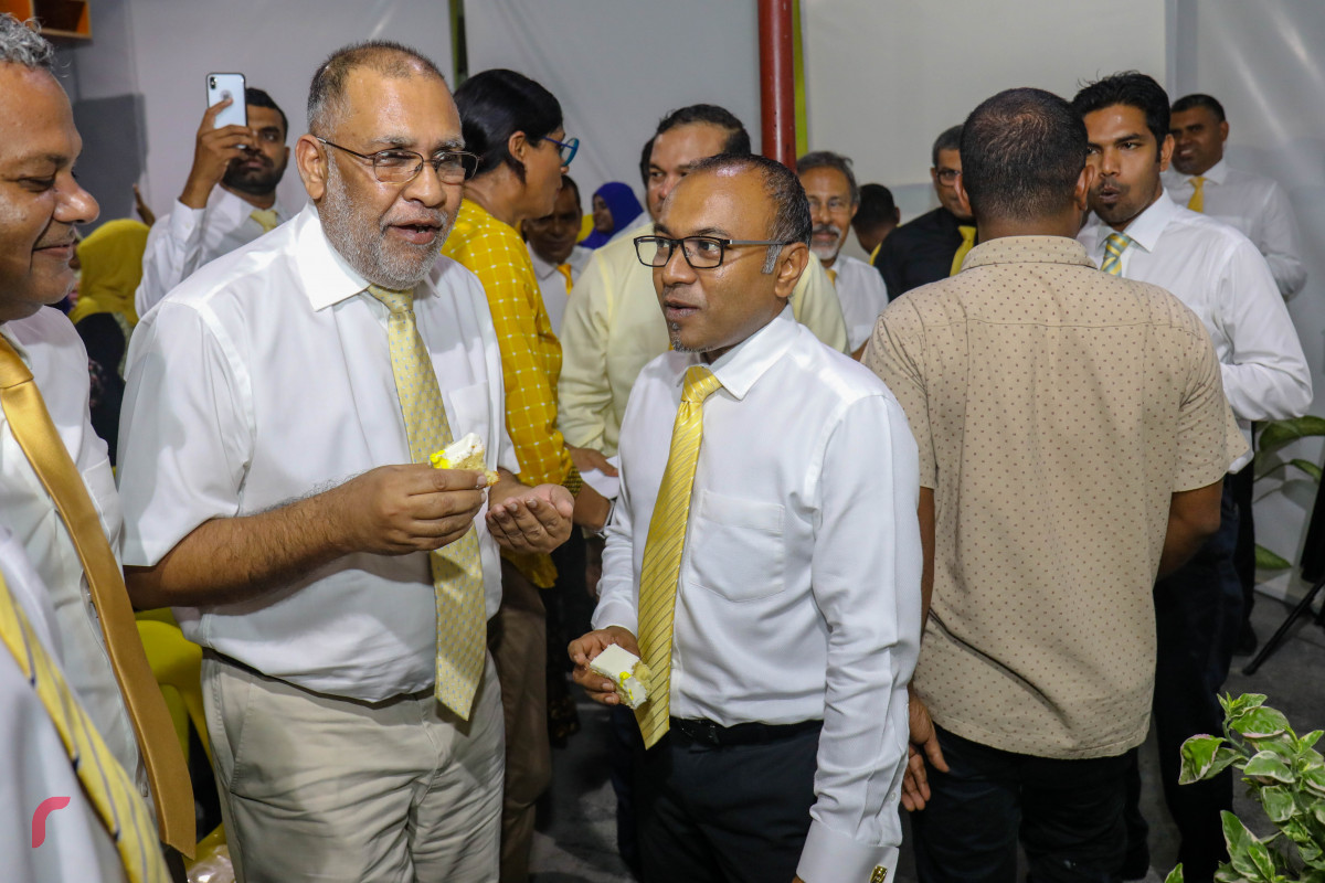 ޖޫން 26، 2018: އެމްޑީޕީއަށް 13 އަހަރު ފުރުން ފާހަގަކުރުމަށް ހަރުގޭގައި ބޭއްވި ރަސްމިއްޔާތުގައި އެމްޑިޕީގެ ޗެއާޕާސަން ހަސަން ލަތީފް ބައިވެރިވެ ވަޑައިގަންނަވަނީ، މި ރަސްމިއްޔާތުގައި ހާއްސަ ކޭކެއް ފެޅުން އޮތް-- ފޮޓޯ: މުހައްމަދު ޝަރުހާން / ރާއްޖެ އެމްވީ