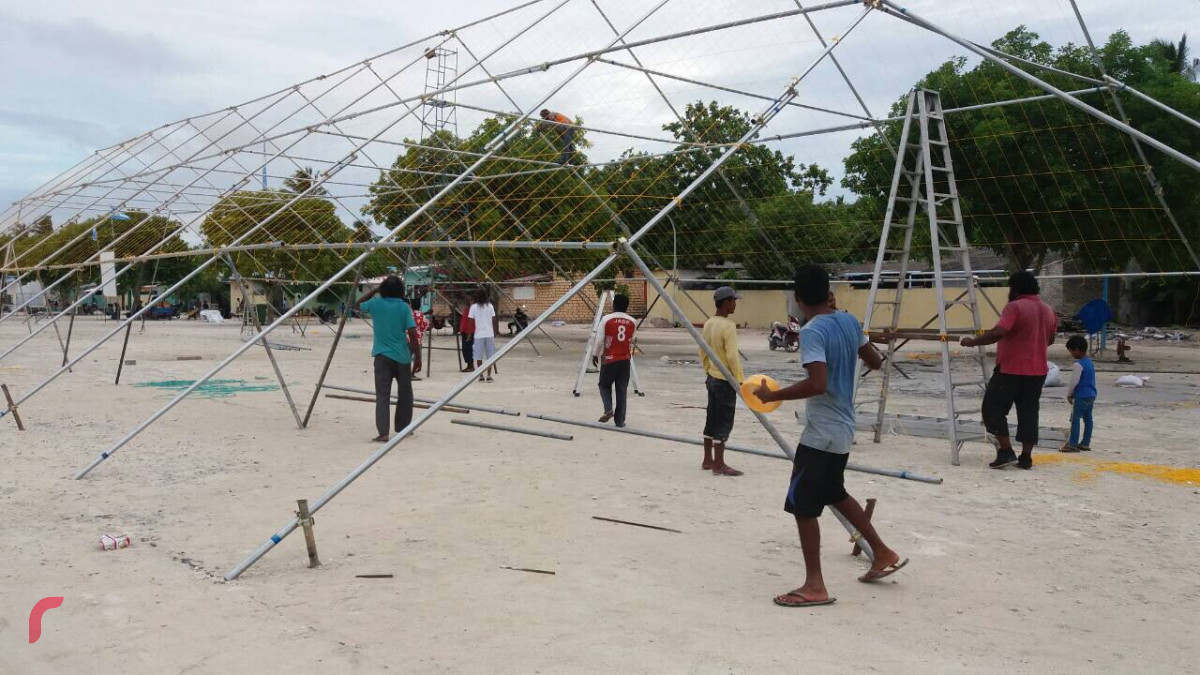 ޖޫން 28، 2018: 30 ޖޫން 2018 ވާ ހޮނިހިރު ދުވަހު ބޭއްވުމަށް ހަމަޖެހިފައވާ އެމްޑިޕީ ކޮންގްރެސްއަށް ރަށް ތައްޔާރުކުރުމުގެ މަސައްކަތް ކުރަނީ، އެމްޑީޕީގެ ފުރަތަމަ ކޮންގްރެސް ބާއްވާފައި ވަނީ 2005 ވަނަ އަހަރު ދެ ވަނަ ކޮންގްރެސް ބާއްވާފައި ވަނީ 2010 ވަނަ އަހަރު، އެ ދެ ކޮންގްރެސް ވެސް ބާއްވާފައިވަނީ ދަރުބާރުގޭގައި