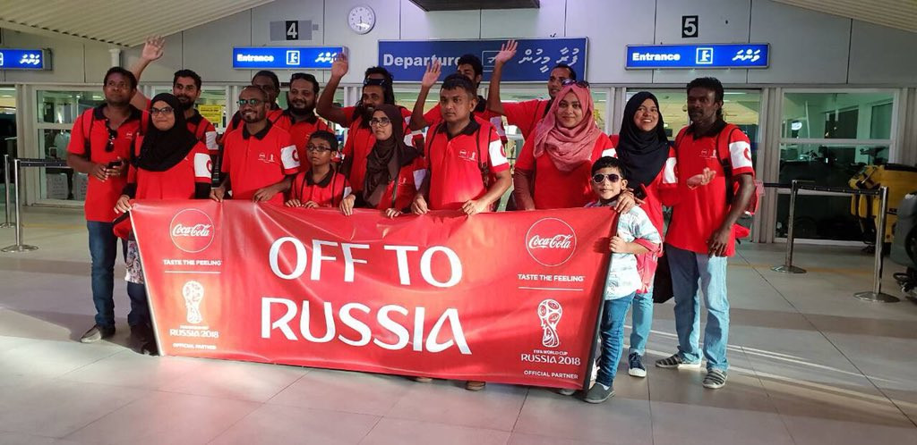 ކޮކާ ކޯލާގެ ދެވަނަ ބުރުގެ ނަސީބުވެރިން ފުރުމަށްޓަކައި އެއާޕޯޓުގައި