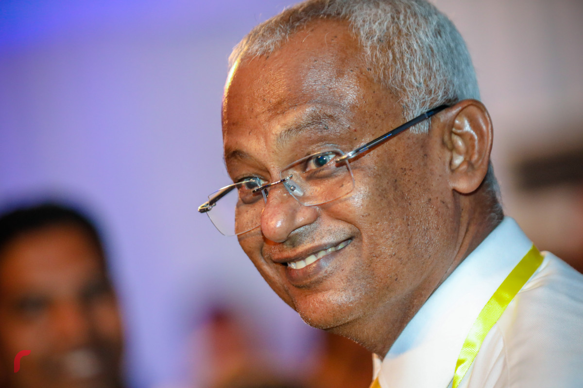 އއ. އުކުޅަސް، ޖުލައި 1، 2018: އެމްޑިޕީއިން އއ. އުކުޅަހުގައި ކުރިއަށްގެންދިޔަ ކޮންގްރެސްގައި އެމްޑީޕީގެ ރިޔާސީ ރިކެޓް ލިބިވަޑައިގެންނެވި އިބްރާހިމް މުހައްމަދު ސޯލިހް،  އަކީ ރައްޔިތުންގެ މަޖިޅީހުގައި 24 އަހަރު މަސައްކަތް ކުރަށްވާފައިވާ ރައީސް ނަޝީދުގެ ވަރަށް އަރިސް ބޭފުޅެއް -- ފޮޓޯ: މުހައްމަދު ޝަރުހާން / ރާއްޖެ އެމްވީ