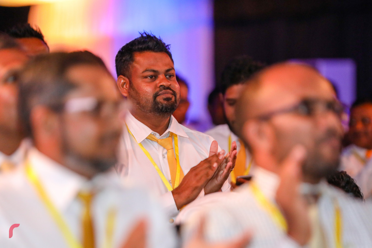 އއ. އުކުޅަސް، ޖުލައި 1، 2018: އެމްޑިޕީއިން އއ. އުކުޅަހުގައި ކުރިއަށްގެންދިޔަ ކޮންގްރެސްގެ ތެރެއިން، މި ކޮންގްރެސްގައި 800 އެއްހާ މީހުން ބައިވެރިވެފައިވާއިރު އެމްޑީޕީގެ އަސާސީ ގަވާއިދު އިސްލާހުކޮށް އެމްޑީޕީގެ 2018 ވަނަ އަހަރުގެ މެނިފެސްޓޯ ވަނީ އިއުލާންކޮށްފައި -- ފޮޓޯ: މުހައްމަދު ޝަރުހާން / ރާއްޖެ އެމްވީ