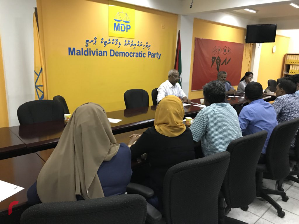 ޖުލައި 2، 2018: އެމްޑީޕީގެ ރިޔާސީ ޓިކެޓް ލިބިލެއްވި އިބްރާހިމް މުހައްމަދު ސޯލިހު ހއ.ދިއްދޫ ކެމްޕޭން ޓީމްއާއި ބައްދަލުކުރަށްވަނީ