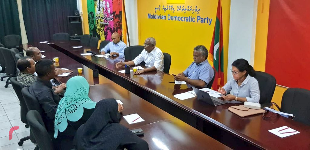 ޖުލައި 2، 2018: އެމްޑީޕީގެ ރިޔާސީ ޓިކެޓް ލިބިލެއްވި އިބްރާހިމް މުހައްމަދު ސޯލިހު ފ.މަގޫދޫ ކެމްޕޭން ޓީމްއާއި ބައްދަލުކުރަށްވަނީ