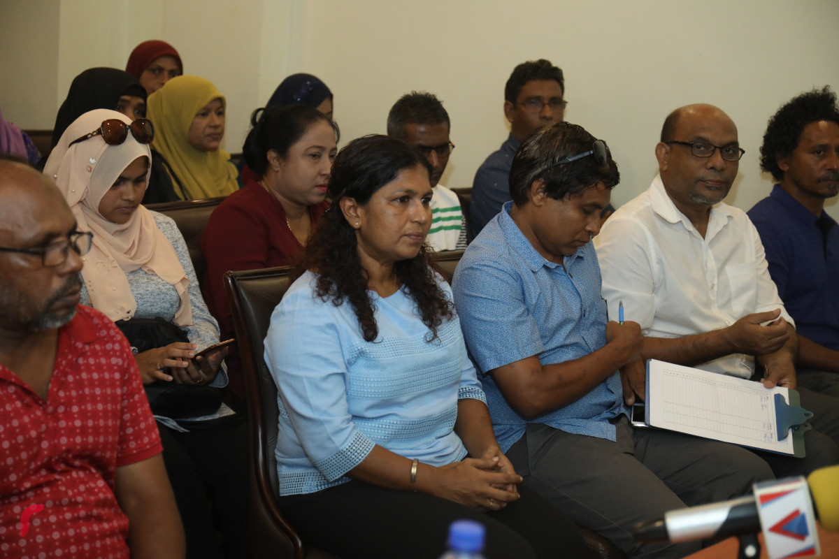 ޖުލައި 8، 2018: މާލޭގައި ދިރިއުޅޭ ޅ. އަތޮޅުގެ ރައްޔިތުންނާ ގުޅިފައިވާ ޕާޓީތަކުގެ ކެންޑިޑޭޓް އިބްރާހިމް މުހައްމަދު ސޯލިހު ބައްދަލުކުރެއްވުމަށް އުނިމާ ގްރޭންޑްގައި ކުރިއަށްދިޔަ ހަރަކާތުގެ ތެރެއިން، މި ހަރަކާތުގައި އިބްރާހިމް މުހައްމަދު ސޯލިހުގެ ކެމްޕެއިން ކުރިއަށްގެންދާނެ ގޮތްތަކާއި މެދު ވަނީ މަޝްވަރާ ކުރައްވައިފައި