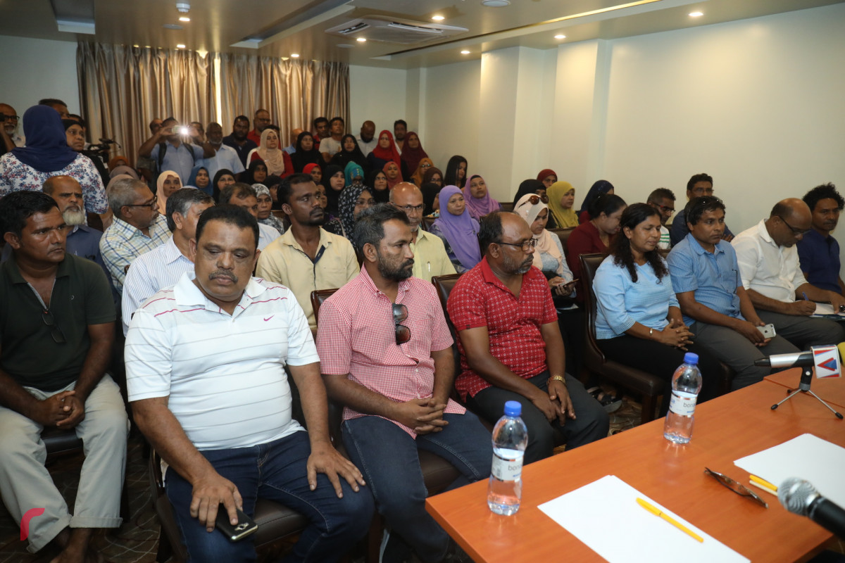 ޖުލައި 8، 2018: މާލޭގައި ދިރިއުޅޭ ޅ. އަތޮޅުގެ ރައްޔިތުންނާ ގުޅިފައިވާ ޕާޓީތަކުގެ ކެންޑިޑޭޓް އިބްރާހިމް މުހައްމަދު ސޯލިހު ބައްދަލުކުރެއްވުމަށް އުނިމާ ގްރޭންޑްގައި ކުރިއަށްދިޔަ ހަރަކާތުގެ ތެރެއިން، މި ހަރަކާތުގައި އިބްރާހިމް މުހައްމަދު ސޯލިހުގެ ކެމްޕެއިން ކުރިއަށްގެންދާނެ ގޮތްތަކާއި މެދު ވަނީ މަޝްވަރާ ކުރައްވައިފައި