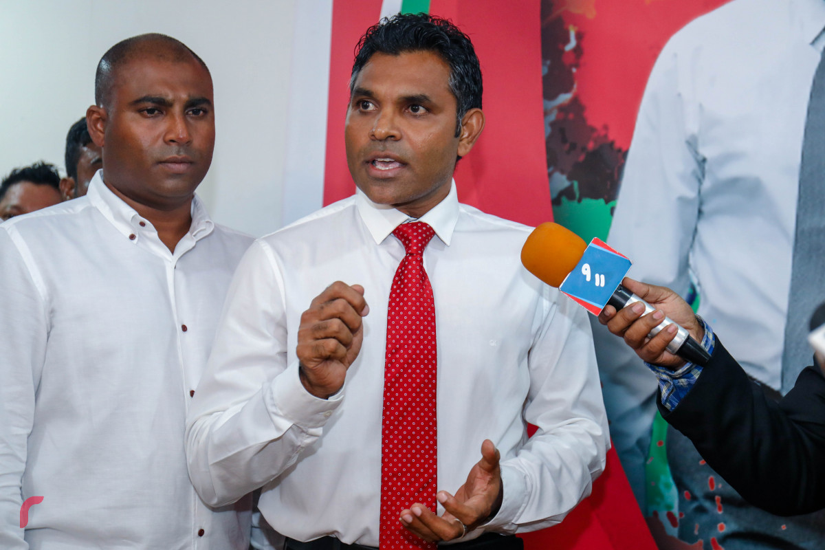 ޖުލައި 13، 2018:  ގުޅިފައިވާ އިއްތިހާދުގެ ރަނިންގމޭޓެއް ހޮވުމަށް ޖުމްހޫރީ ޕާޓީއިން ކުރިއަށްގެންދިޔަ އެތެރޭގެ އިންތިހާބަށްފަހު އިންތިހާބު ކާމިޔާބުކުރައްވައި  އިއްތިހާދުގެ ރަނިންގ މޭޓްގެ ޖާގަ ހޯއްދެވި ފައިސަލް ނަސީމް ނޫސްވެރިންނަށް އިންޓަވިއުއެއް ދެއްވަނީ-- ފޮޓޯ: މުހައްމަދު ޝަރުހާން / ރާއްޖެ އެމްވީ