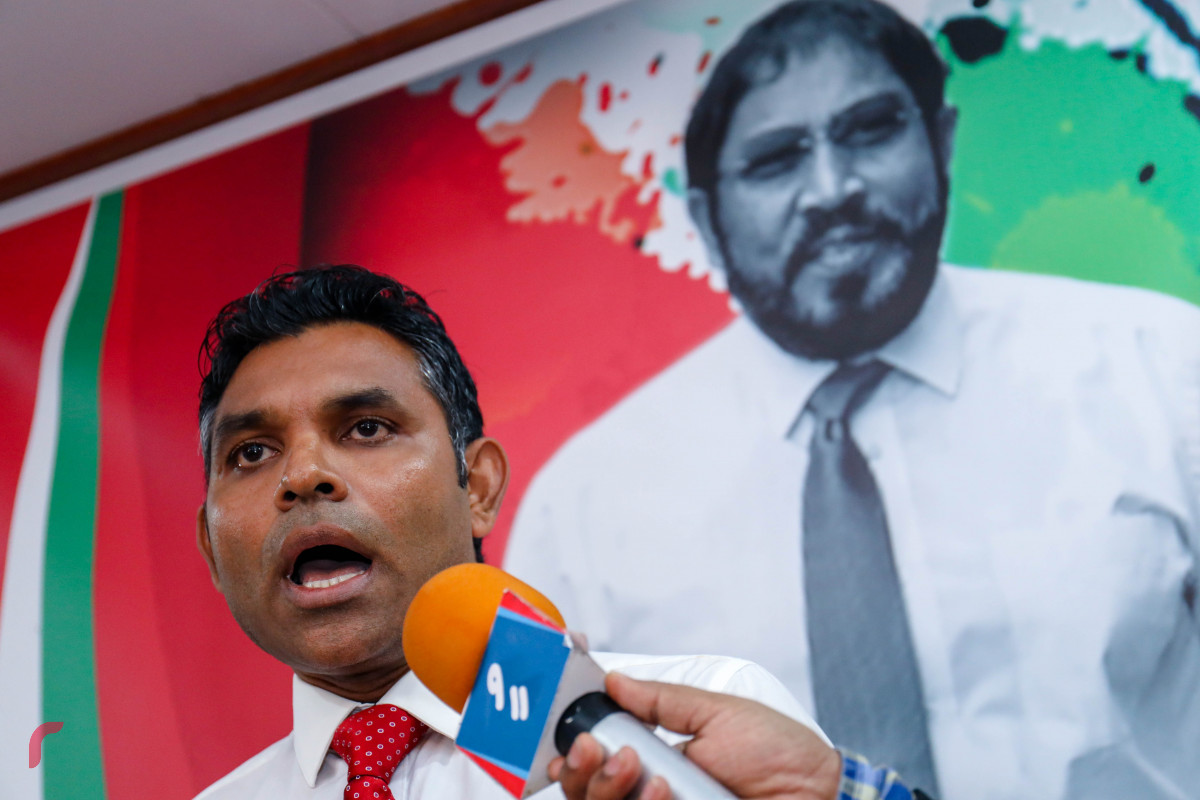 ޖުލައި 13، 2018:  ގުޅިފައިވާ އިއްތިހާދުގެ ރަނިންގމޭޓެއް ހޮވުމަށް ޖުމްހޫރީ ޕާޓީއިން ކުރިއަށްގެންދިޔަ އެތެރޭގެ އިންތިހާބަށްފަހު އިންތިހާބު ކާމިޔާބުކުރައްވައި  އިއްތިހާދުގެ ރަނިންގ މޭޓްގެ ޖާގަ ހޯއްދެވި ފައިސަލް ނަސީމް ނޫސްވެރިންނަށް އިންޓަވިއުއެއް ދެއްވަނީ-- ފޮޓޯ: މުހައްމަދު ޝަރުހާން / ރާއްޖެ އެމްވީ