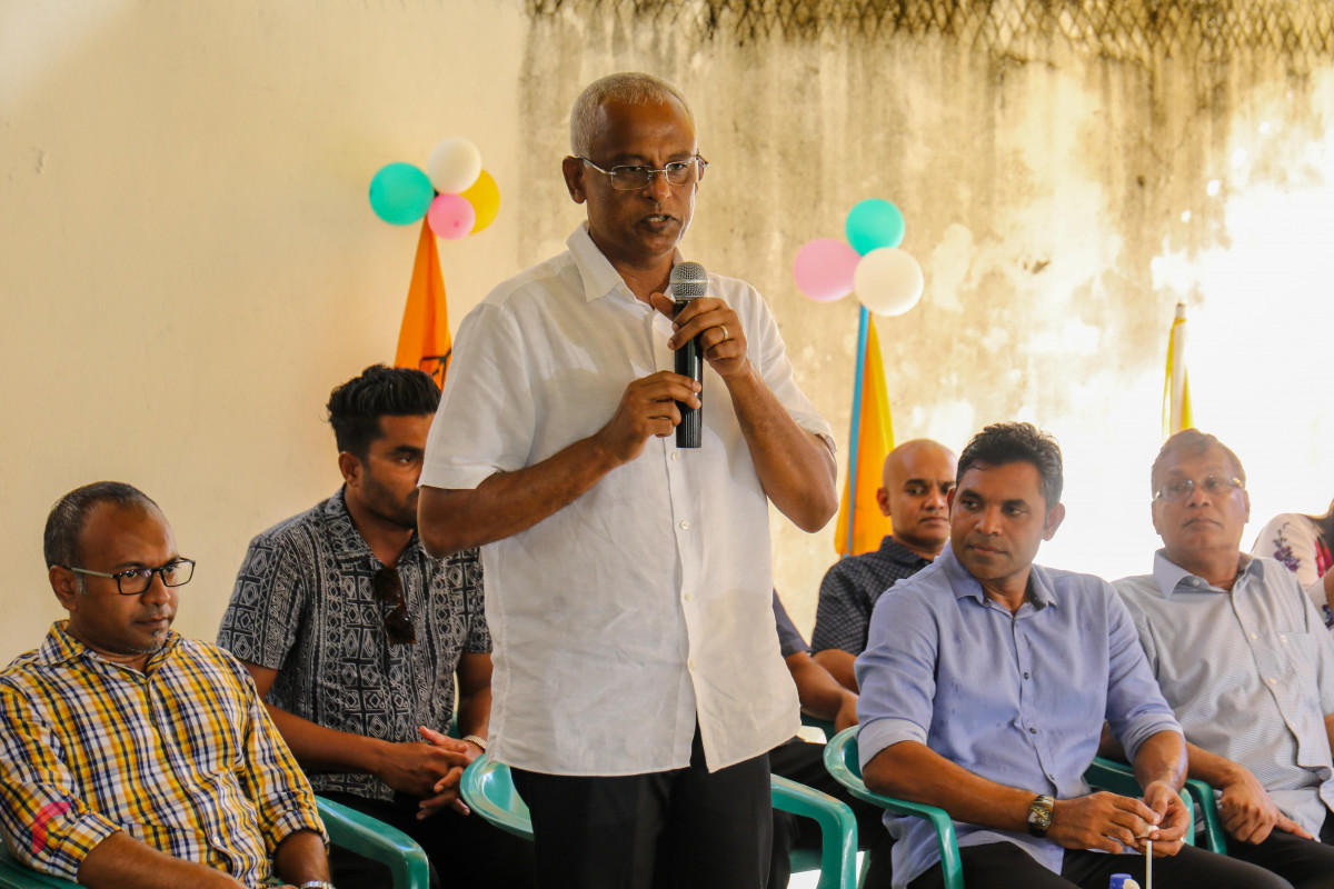 އައްޑޫ ސިޓީ މަރަދޫގައި ހުންނަ އެމްޑީޕީ ހަރުގަ ހުޅުވުމުގެ ރަސްމިއްޔާތުގައި ގުޅިފައިވާ ސިޔާސީ ޕާޓީތަކުގެ ރިޔާސީ ކެންޑިޑޭޓް އިބްރާހިމް މުހައްމަދު ސޯލިހު (އިބޫ) ވާހަަކަ ދައްކަވަނީ. އިބޫ ވިދާޅުވީ ގުޅިފައިވާ ޕާޓީތަކުން އިންތިހާބު ކާމިޔާބު ކުރާނެ ކަމަށާއި ވެރިކަމުގެ ފުރަތަމަ ދުވަހު ހައްޔަރުކޮށްފައިވާ ސިޔާސީ ލީޑަރުން އިތުރުން ނުހައްގުން ހުކުމްކޮށްފައިވާ ސިޔާސީ ފަރާތްތައް ވެސް މިނިވަން ކުރާނެ ކަމަށް