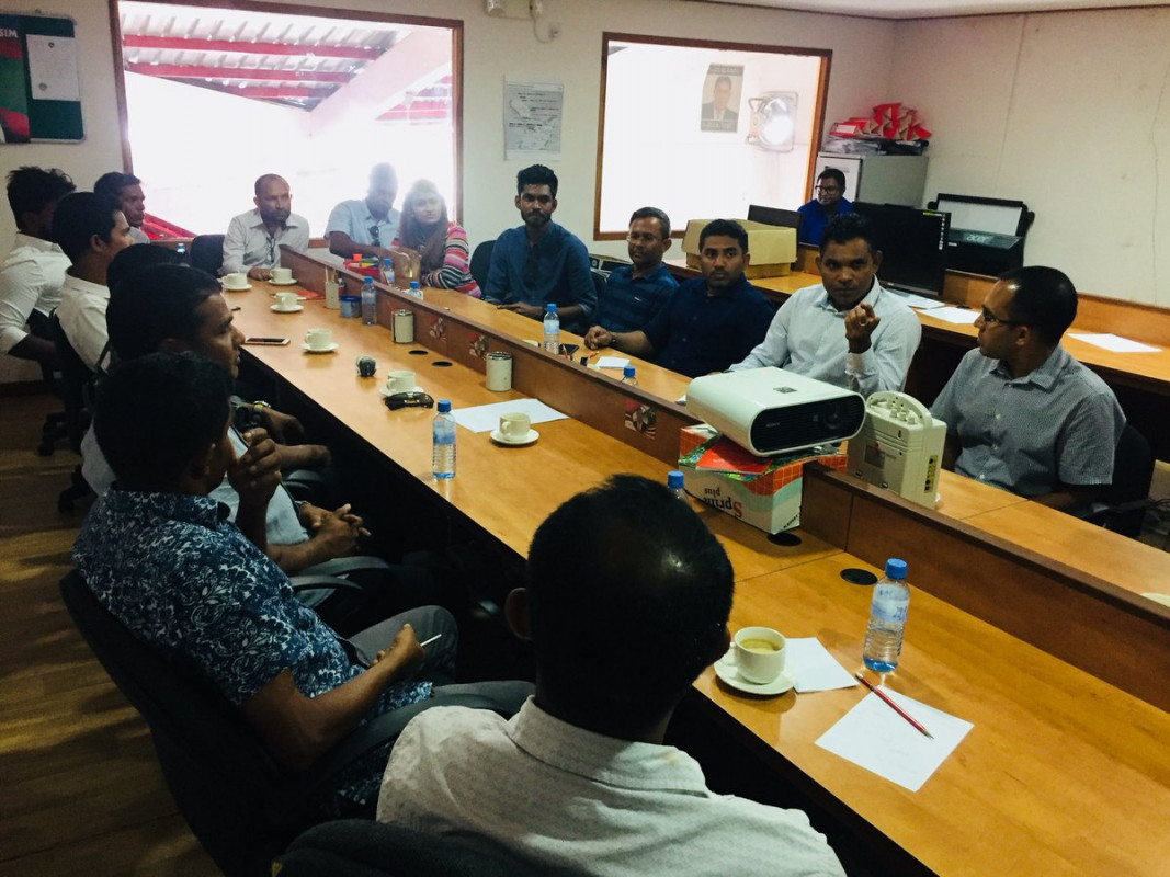 ފުވައްމުލަކުގެ ބައެއް ރައްޔިތުންނާއި ފައިސަލް ބައްދަލުކުރައްވަނީ