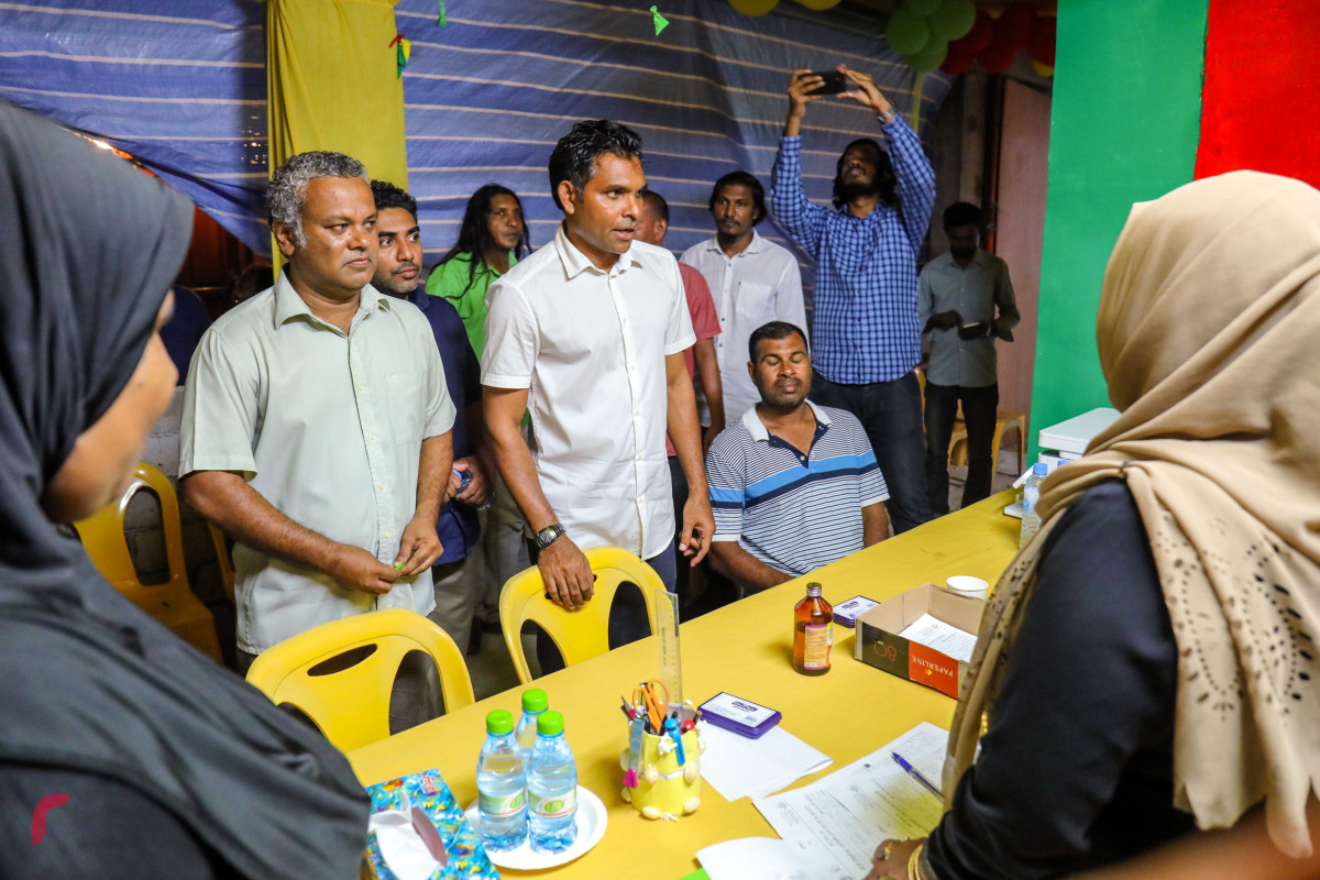 ޖުލައި 20، 2018: ޖަޒީރާ ރީރަޖިސްޓްރޭޝަން ޖަގަހަ ހުޅުމާލޭގައި ހުޅުވުމަށް ކުރިއަށް ގެންދިޔަ ރަސްމިއްޔާތުގައި އިއްތިހާދުގެ ރަނިންގް މޭޓް ފައިސަލް ނަސީމް ބައިވެރިވެ ވަޑައިގަންނަވަނީ، މި ހަރަކާތުގައި އެމްޑީޕީގެ އިސް ފަރާތްތަކުން ވަނީ ބައިވެރިވެ ވަޑައިގެންފައި