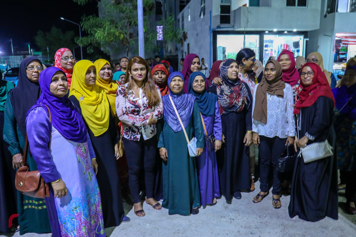 ޖުލައި 20، 2018: ޖަޒީރާ ރީރަޖިސްޓްރޭޝަން ޖަގަހަ ހުޅުމާލޭގައި ހުޅުވުމަށް ކުރިއަށް ގެންދިޔަ ރަސްމިއްޔާތުގައި އިއްތިހާދުގެ ރަނިންގް މޭޓް ފައިސަލް ނަސީމް ބައިވެރިވެ ވަޑައިގަންނަވަނީ، މި ހަރަކާތުގައި އެމްޑީޕީގެ އިސް ފަރާތްތަކުން ވަނީ ބައިވެރިވެ ވަޑައިގެންފައި