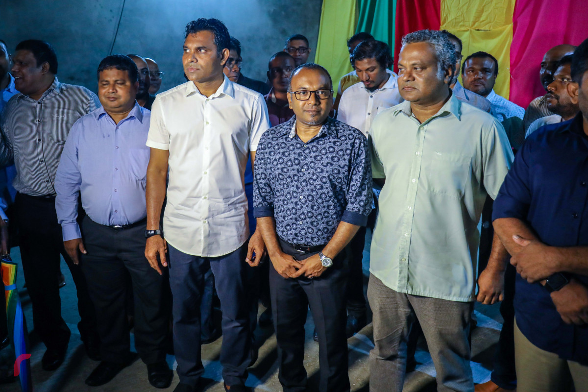 ޖުލައި 20، 2018: ޖަޒީރާ ރީރަޖިސްޓްރޭޝަން ޖަގަހަ ހުޅުމާލޭގައި ހުޅުވުމަށް ކުރިއަށް ގެންދިޔަ ރަސްމިއްޔާތުގައި އިއްތިހާދުގެ ރަނިންގް މޭޓް ފައިސަލް ނަސީމް ބައިވެރިވެ ވަޑައިގަންނަވަނީ، މި ހަރަކާތުގައި އެމްޑީޕީގެ އިސް ފަރާތްތަކުން ވަނީ ބައިވެރިވެ ވަޑައިގެންފައި