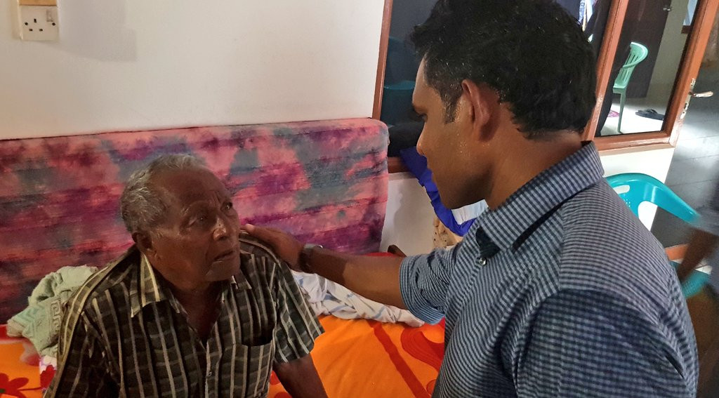 ޖުލައި 20، 2018: ގުޅިފައިވާ އިއްތިހާދުގެ ރަނިން މޭޓް ކާށިދޫ އަދި ގާފަރަށް ކުރެއްވި ކެމްޕެއިން ދަތުރުފުޅުގައި ކާށިދޫގެ ރައްޔިތުންނާއި ބައްދަލުކުރަށްވައި ހާލު އޮޅުންފޮލުވަނީ، މި ދަތުރުފުޅުފައި ގިނަ އެމްޑީޕީ އަދި ޖުމްހޫރީ ޕާޓީގެ ގިނަ އަދަދެއްގެ އިސްފަރާތްތަކުން ވަނީ ބައިވެރިވެ ވަޑައިގެންފައި