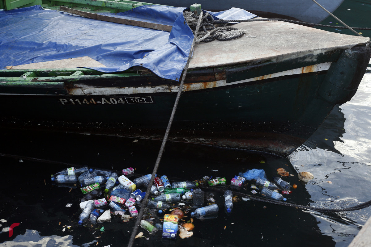 ޕްލާސްޓިކު ކުނި މޫދުގައި