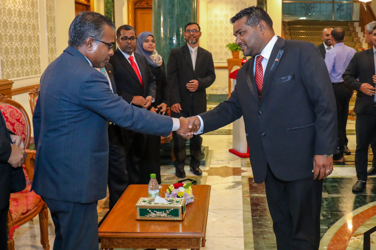 ޖުލައި 24، 2018: ހައިކޯޓުގެ ފަނޑިޔާރުކަމަށް އަލަށް އައްޔަން ކުރެއްވި ފައިސަލް (ކ) އުއްތަމަފަނޑިޔާރު ޑރ. އަޙްމަދު ޢަބްދުﷲ ދީދީއާއި ސަލާމް ކުރައްވަނީ