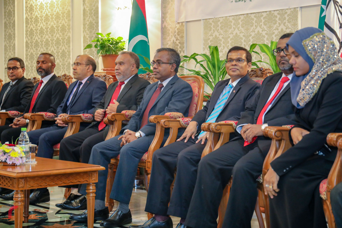 ޖުލައި 24، 2018: ހައިކޯޓުގެ ފަނޑިޔާރުންގެ ގޮތުގައި ފައިސަލްއާއި ޝަހީދު ހުވައި ކުރެއްވުމުގެ ރަސްމިއްޔާތުގައި ބައިވެރިވެވަޑައިގެންނެވި ޖޭއެސްސީއާއި ސުޕްރީމް ކޯޓުގެ ބައެއް ބޭފުޅުން