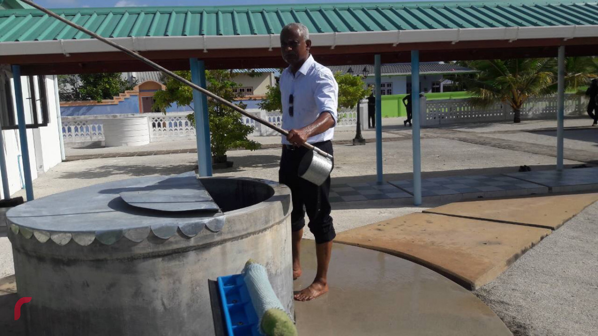 ޖުލައި 28، 2018: ކުރިއަށް އޮތް ރިޔާސީ އިންތިހާބަށް ތާއިދު ހޯދެއްވުމަށް ބ. އަތޮޅަށް އިބޫ ކުރައްވަމުން ގެންދަވާ ދަތުރުފުޅުގެ ތެރެއިން ނަމާދު ކުރެއްވުމަށް އިބޫ ވުޟޫއު ކުރައްވަނީ. މި ދަތުރުފުޅުގައި ބ. ގޮއިދޫ އަށާއި ތުޅާދޫއަށް މިއަދު އިބޫ ވަޑައިގަންނަވަން ވަނީ ހަމަޖެހިފައެވެ.