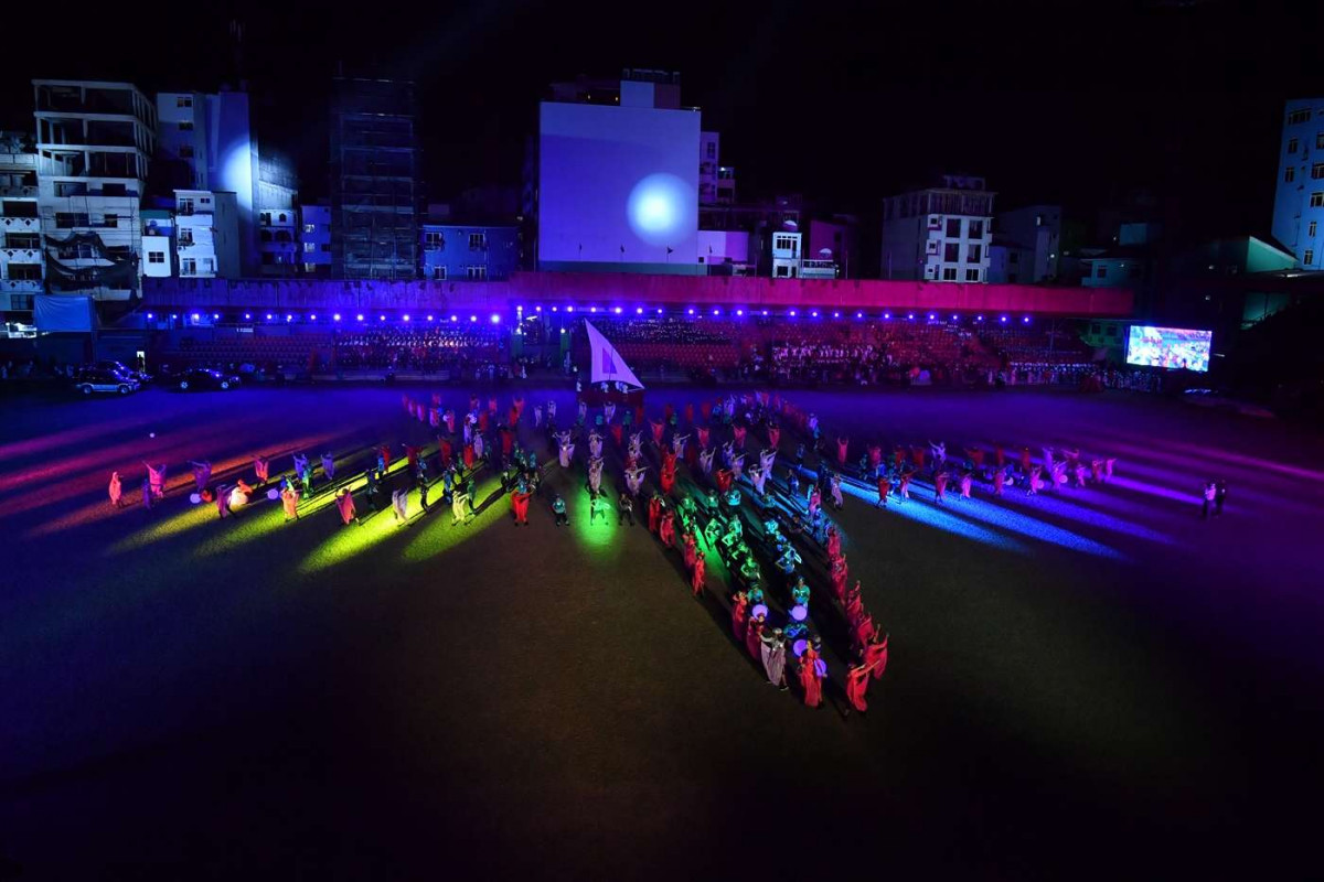 ޖުލައި 28، 2018: ދިވެހިރާއްޖޭގެ މިނިވަންކަމުގެ 53 ވަނަ އަހަރު ފާހަގަކުރުމުގެ މުނާސަބަތުގައި ހޮނިހިރު ދުވަހުގެ ރޭ ރަސްމީ ދަނޑުގައި ބޭއްވެވި ހެވިކަމާއި ކުޅިވަރުގެ ހަރަކާތްތަކުގެ ތެރެއިން، މި ހަރަކާތްތަކުގައި ސަރުކާރުގެ ގިނަ އަދަދެއްގެ އިސްވެރިން ވަނީ ބައިވެރިވެ ވަޑައިގެންފައި