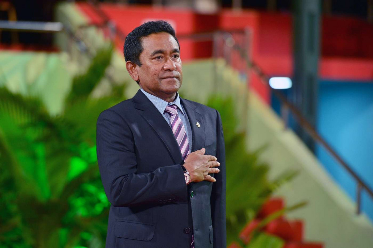 ޖުލައި 28، 2018: ދިވެހިރާއްޖޭގެ މިނިވަންކަމުގެ 53 ވަނަ އަހަރު ފާހަގަކުރުމުގެ މުނާސަބަތުގައި ހޮނިހިރު ދުވަހުގެ ރޭ ރަސްމީ ދަނޑުގައި ބޭއްވެވި ހެވިކަމާއި ކުޅިވަރުގެ ހަރަކާތްތަކުގައި ރައީސް އަބްދުﷲ ޔާމީން ބައިވެރިވެވަޑައިގަންނަވަނީ